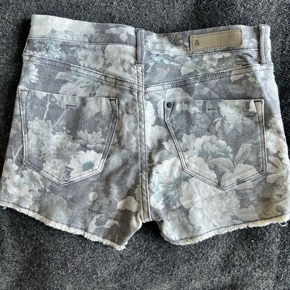 H&M Shorts - Picture 4 of 7
